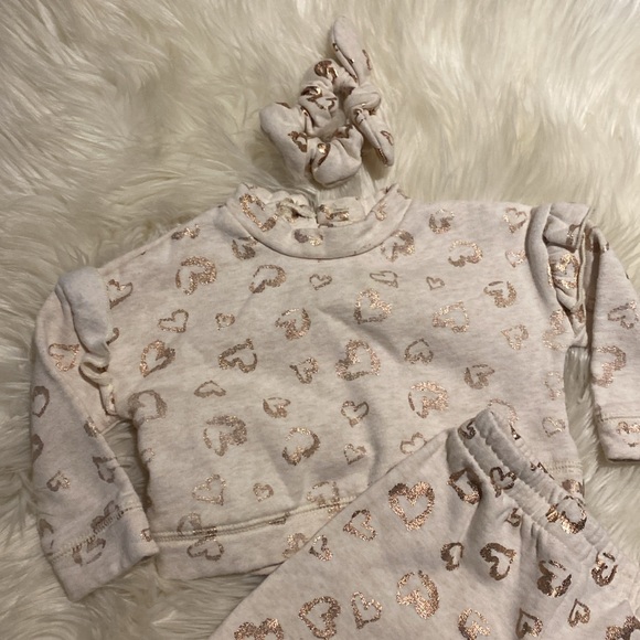 3/25$ btween Jogging Set with Gold Hearts 3 PIECE SET Size 6-12 mos - Picture 2 of 6